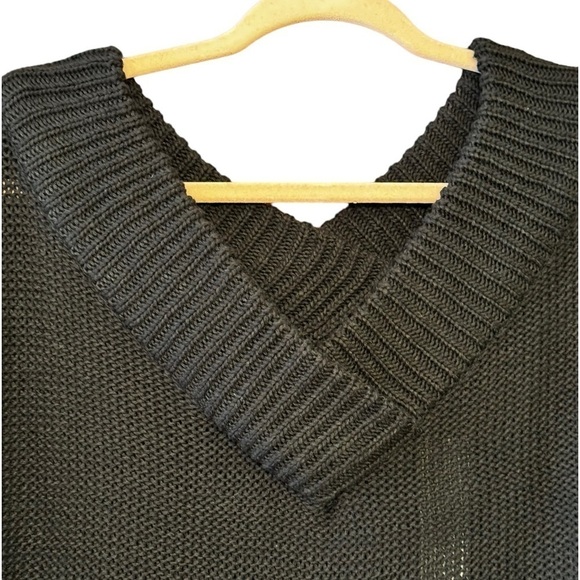 Alya by Franchesca’s V Neck Sweater Large - Picture 3 of 7